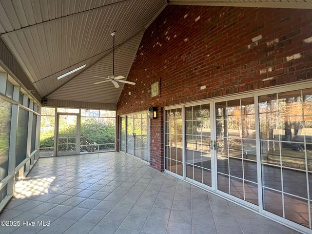 203 Westchester Drive, Morehead City, NC 28557