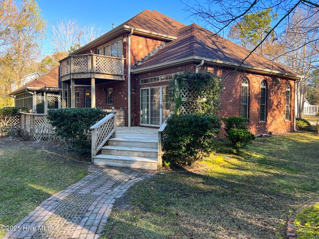 203 Westchester Drive, Morehead City, NC 28557