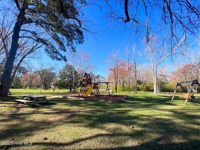 203 Westchester Drive, Morehead City, NC 28557