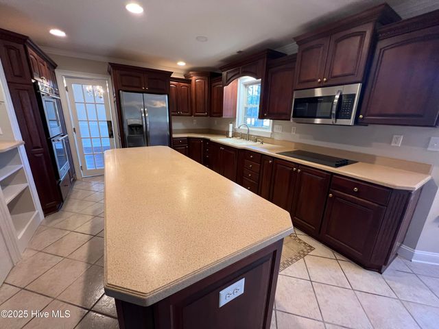 203 Westchester Drive, Morehead City, NC 28557