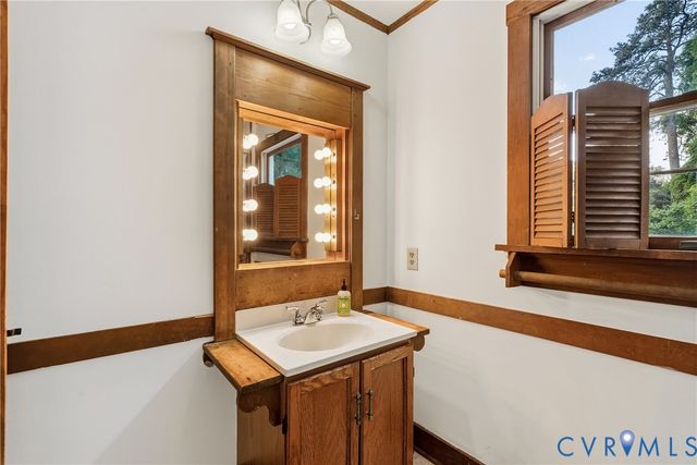 803 Brook Hill Cir, Richmond, VA 23227