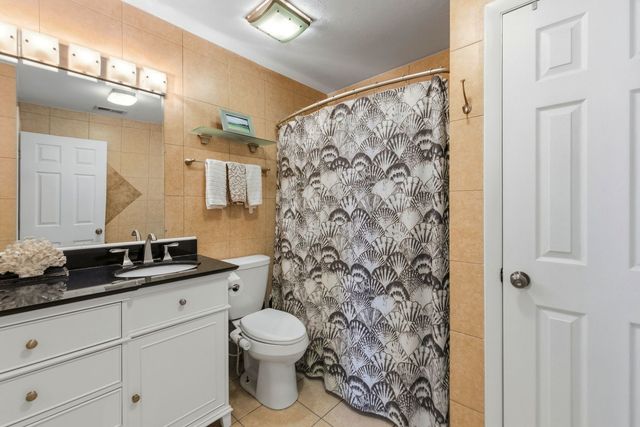 963 Golf Course Road 5, Crystal Lake, IL 60014