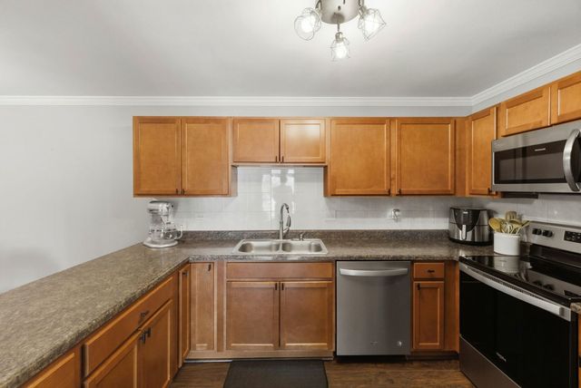 963 Golf Course Road 5, Crystal Lake, IL 60014