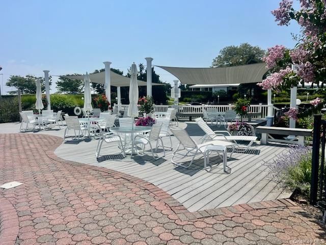 35 Library Avenue 6J, Westhampton Beach, NY 11978