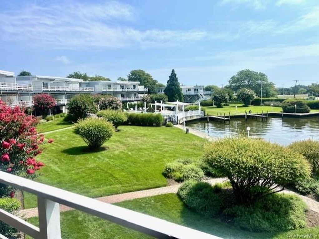 35 Library Avenue 6J, Westhampton Beach, NY 11978
