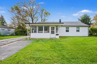 834 Woodcliff Drive, South Bend, IN 46615