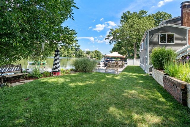 32 Treasure Island Rd, Plainville, MA 02762