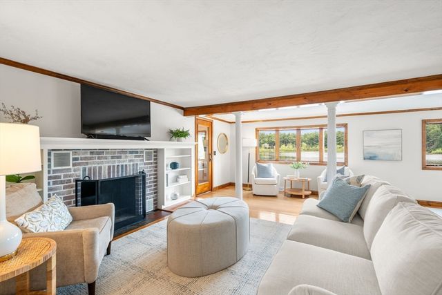 32 Treasure Island Rd, Plainville, MA 02762