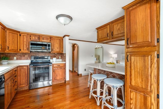 32 Treasure Island Rd, Plainville, MA 02762