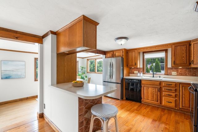 32 Treasure Island Rd, Plainville, MA 02762