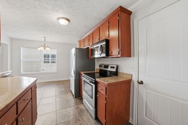 1672 Parkside Dr, Clarksville, TN 37042