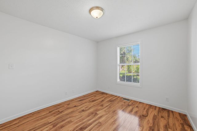 1672 Parkside Dr, Clarksville, TN 37042