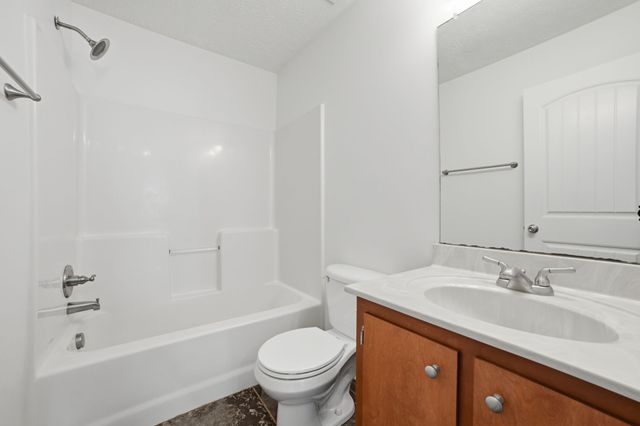 1672 Parkside Dr, Clarksville, TN 37042
