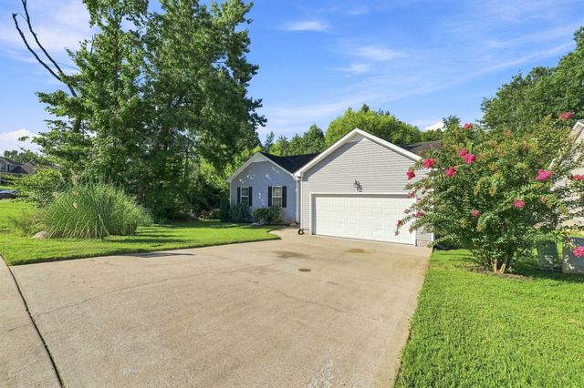 1672 Parkside Dr, Clarksville, TN 37042