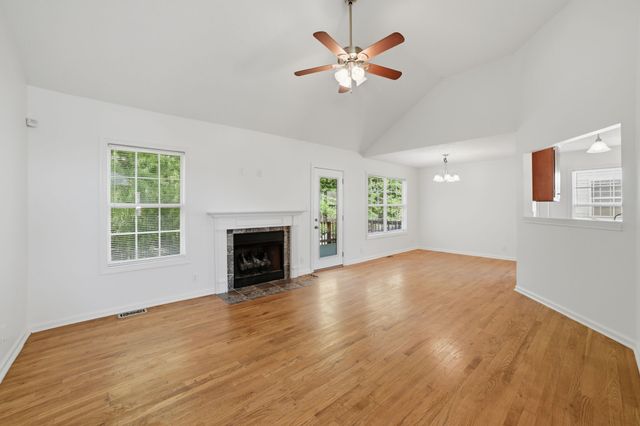 1672 Parkside Dr, Clarksville, TN 37042