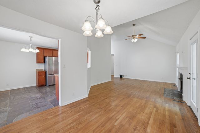 1672 Parkside Dr, Clarksville, TN 37042