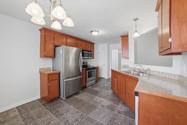 1672 Parkside Dr, Clarksville, TN 37042