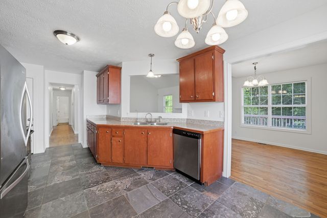 1672 Parkside Dr, Clarksville, TN 37042
