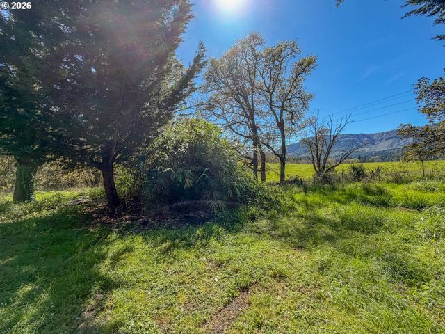 1698 DOERNER Rd, Roseburg, OR 97471