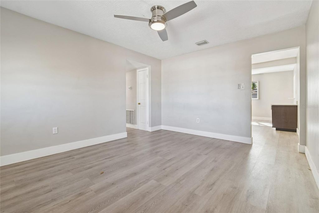 Image 6 of property listing at 3316 W LOUISIANA AVENUE, Tampa, FL 33614