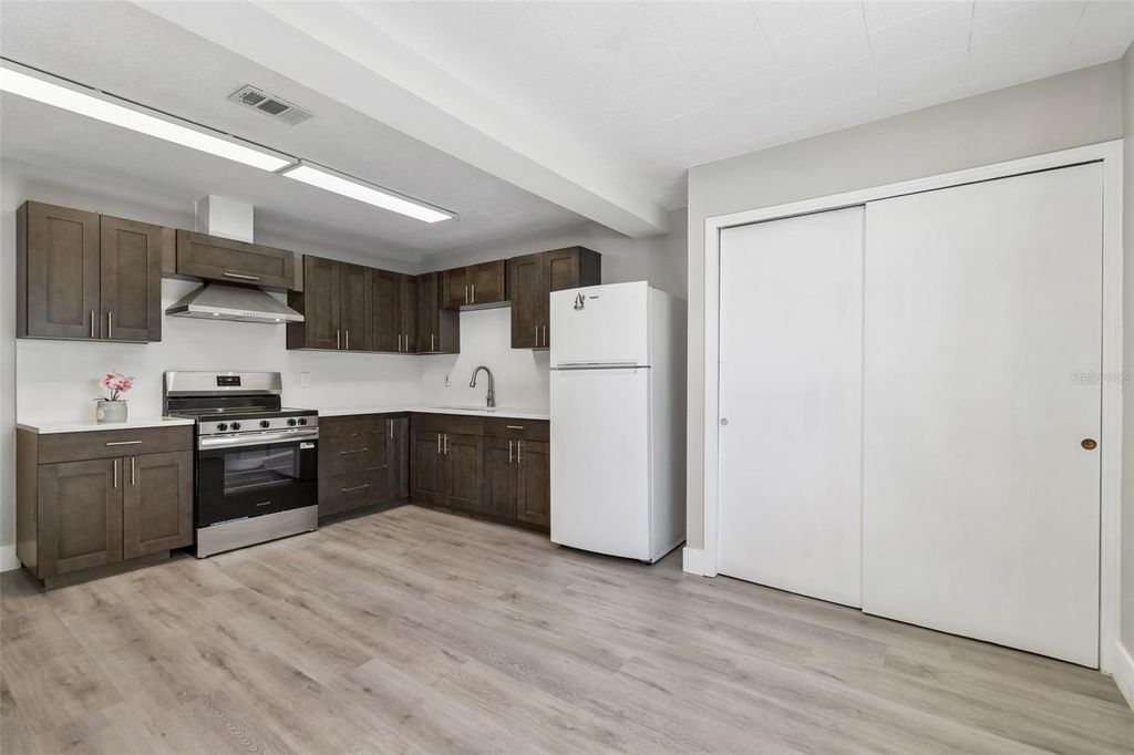 Image 7 of property listing at 3316 W LOUISIANA AVENUE, Tampa, FL 33614