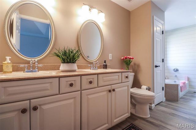 7202 Tournament Drive, St Louis, MO 63129