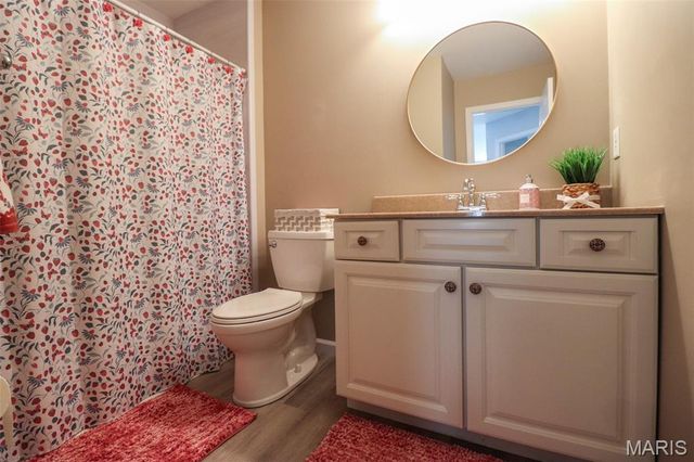 7202 Tournament Drive, St Louis, MO 63129