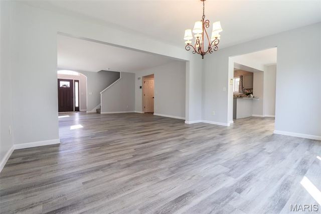 7202 Tournament Drive, St Louis, MO 63129