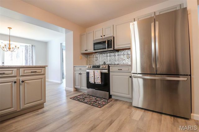 7202 Tournament Drive, St Louis, MO 63129