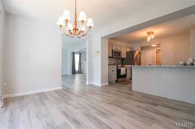 7202 Tournament Drive, St Louis, MO 63129