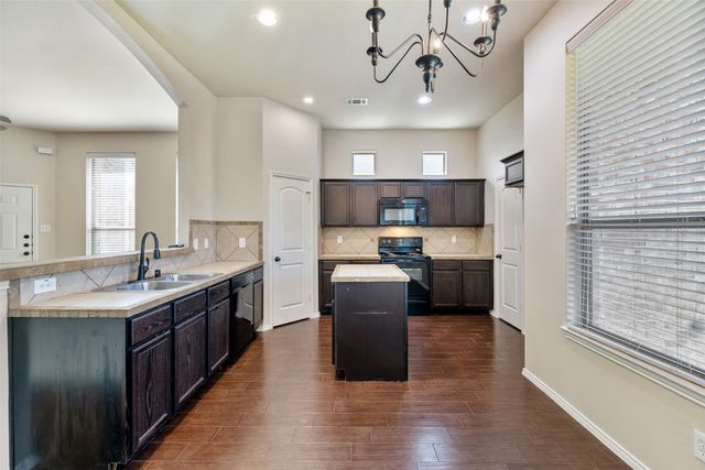 341 Orbit Drive, Lavon, TX 75166