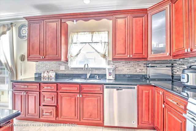 23 Stevenson Drive, Marlboro, NJ 07746