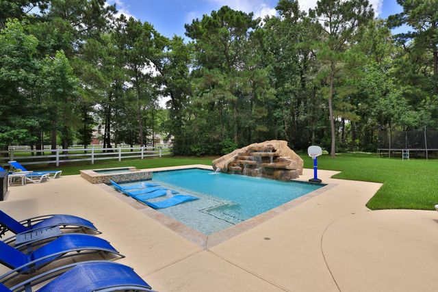 12210 Hallowed Oaks, Magnolia, TX 77354