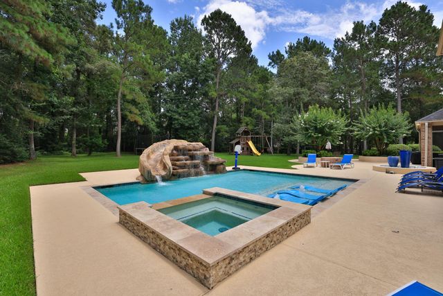 12210 Hallowed Oaks, Magnolia, TX 77354