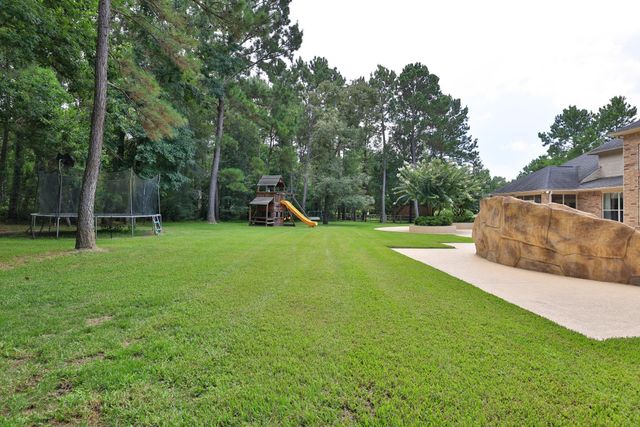 12210 Hallowed Oaks, Magnolia, TX 77354