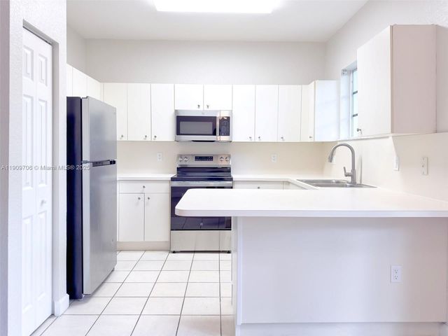 2610 NE 3rd Dr 203, Homestead, FL 33033