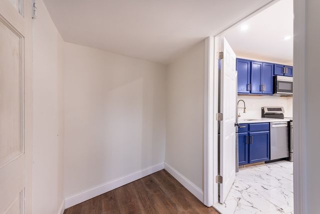 21 Starr Ln, Boston, MA 02130