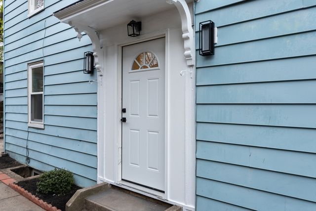 21 Starr Ln, Boston, MA 02130