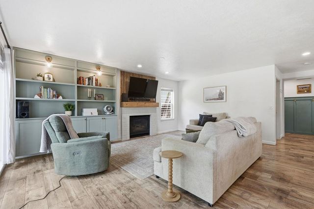 1115 E Chantel Dr, Spokane, WA 99218