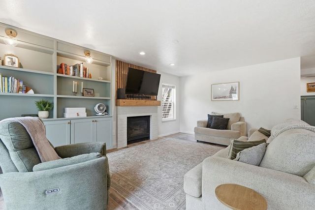 1115 E Chantel Dr, Spokane, WA 99218