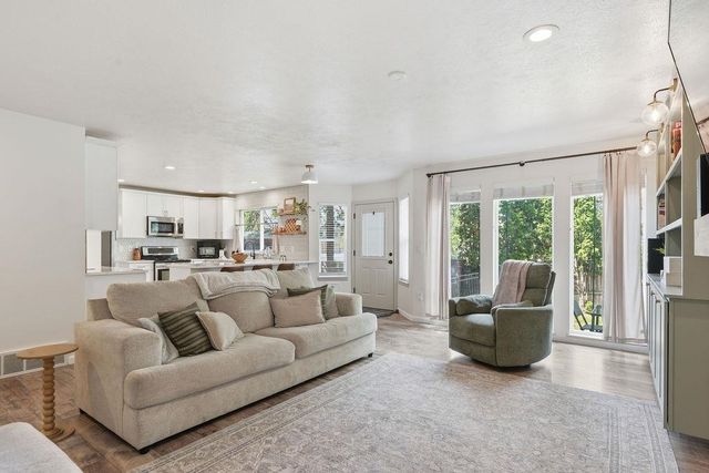 1115 E Chantel Dr, Spokane, WA 99218
