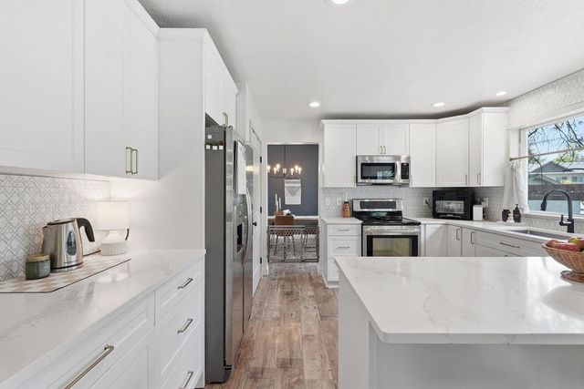 1115 E Chantel Dr, Spokane, WA 99218