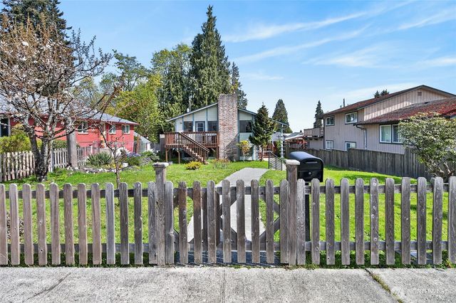 313 W 14th Street, Port Angeles, WA 98362