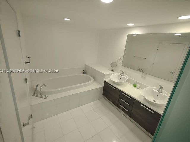 2950 NE 188th St 316, Aventura, FL 33180