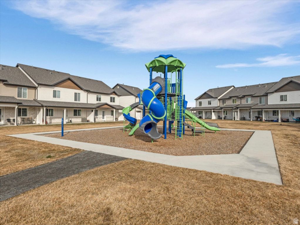 Image 18 of property listing at 3047 S OLD EMIGRANT RD #C, Syracuse, UT 84075