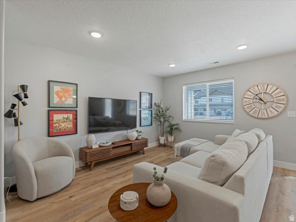 Image 4 of property listing at 3047 S OLD EMIGRANT RD #C, Syracuse, UT 84075