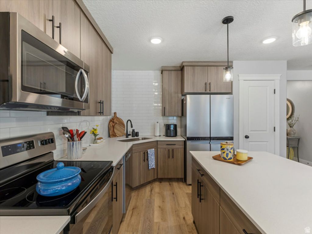 Image 8 of property listing at 3047 S OLD EMIGRANT RD #C, Syracuse, UT 84075