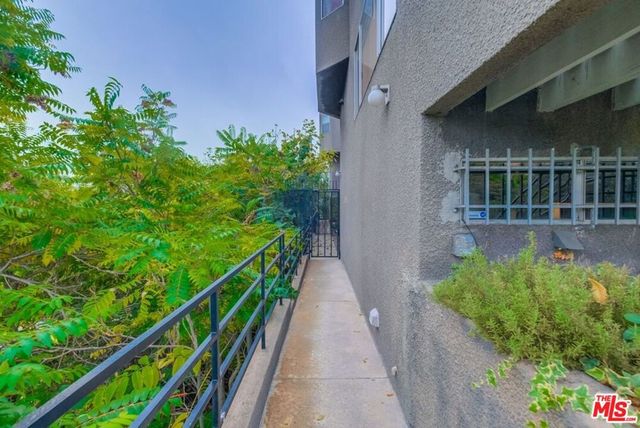 1077 W Kensington Road 3, Los Angeles, CA 90026
