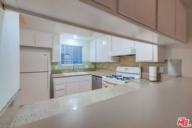 1077 W Kensington Road 3, Los Angeles, CA 90026
