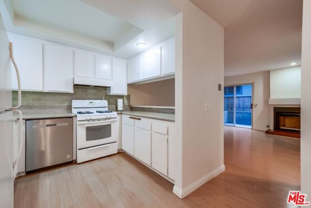 1077 W Kensington Road 3, Los Angeles, CA 90026